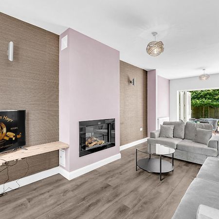 Brook Meadow House, 4 Bed House, Manchester Astley  ภายนอก รูปภาพ